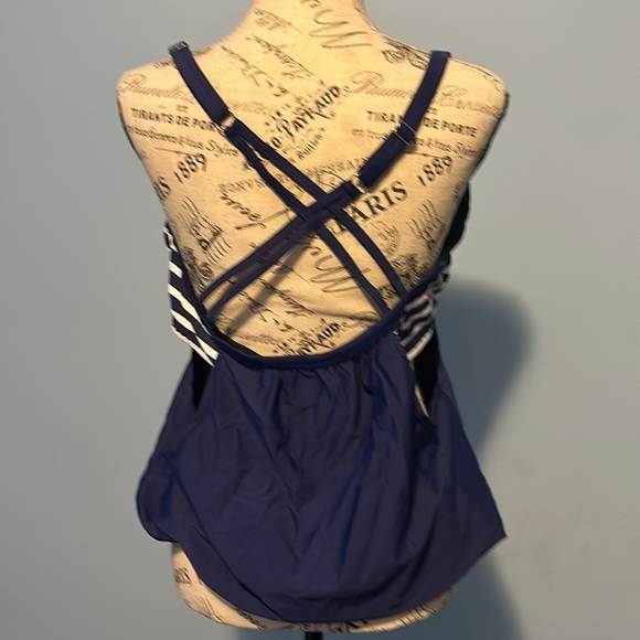 Bathing suit - Picture 2 of 5